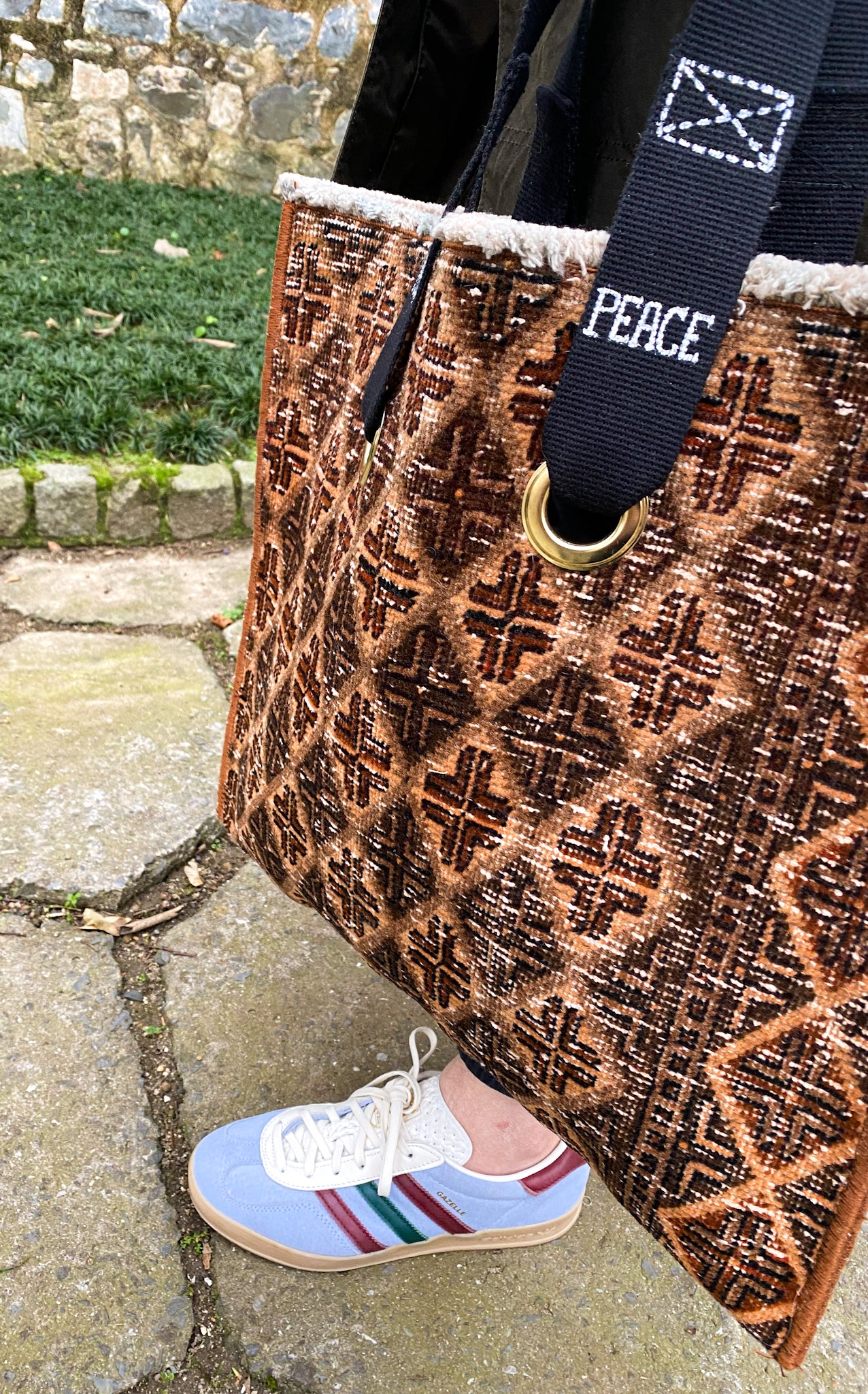 CARPET BAG - PEACE